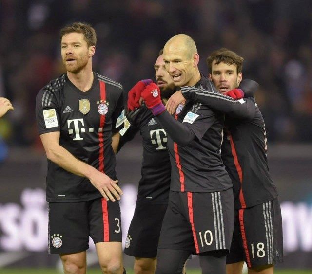 Екип Bayern Munchen размер L