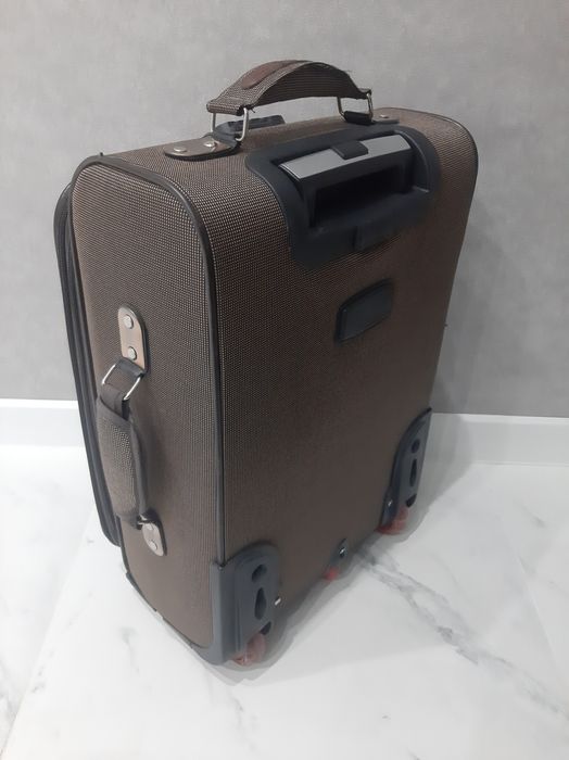 Чемодан ,размер ручной клади.