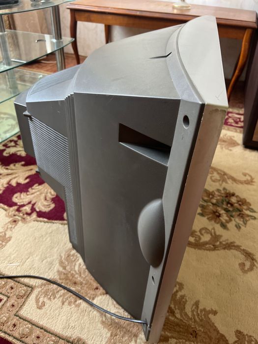 Телевизор LG в рабочем состоянии