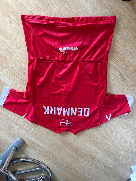 СПОРТНА ТЕНИСКА БЕЗ ЗАБЕЛЕЖКИ