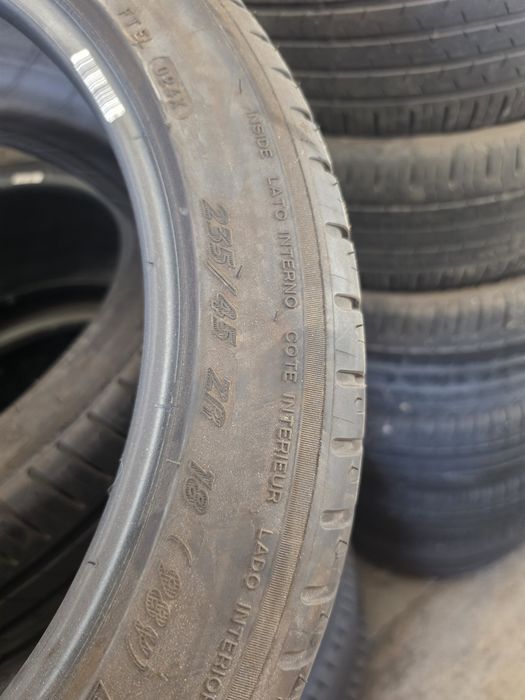 2 Броя 235/45/18 Michelin 6,8mm