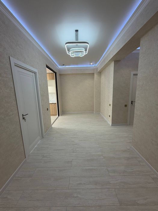 Юнусабад 11 квартал. Продается квартира 2/4/10