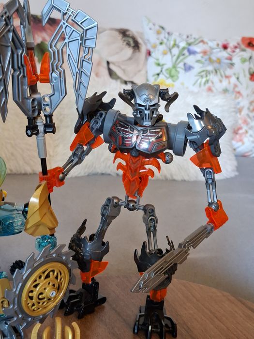 Lego Bionicle Mask Maker vs Skull Grinder 70795 Set