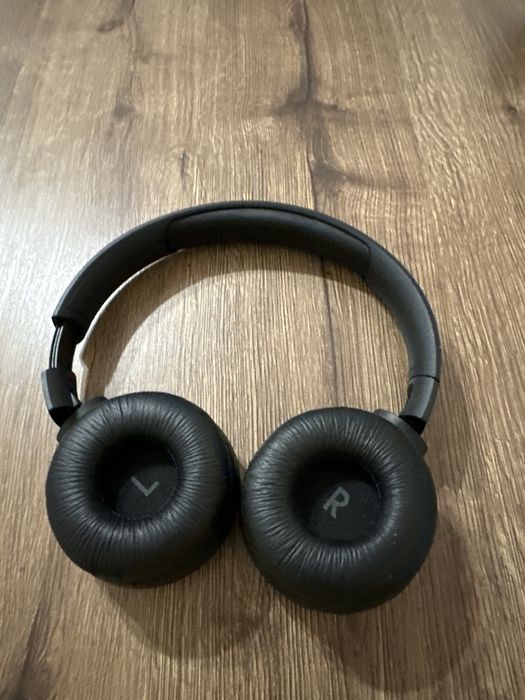 Продам наушники jbl, коробки нет