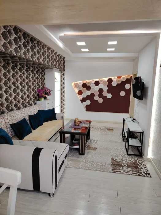 Сдается квартира в центре города с авторским ремонтом 2/2/4