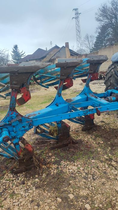 Плуг 3+1 тела Лемкен с конструкция на Волимат.
