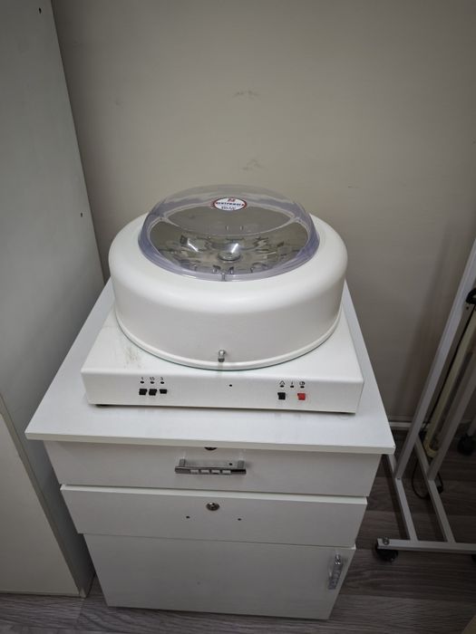 Центрифуга лабораторная настольная