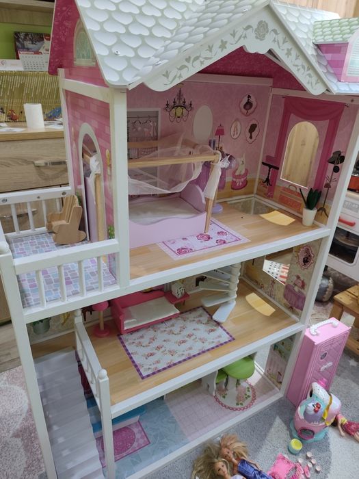 Детска дървена къща за кукли