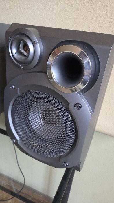 Vând combina Samsung CD mp3, radio, AUX, stare foarte bună