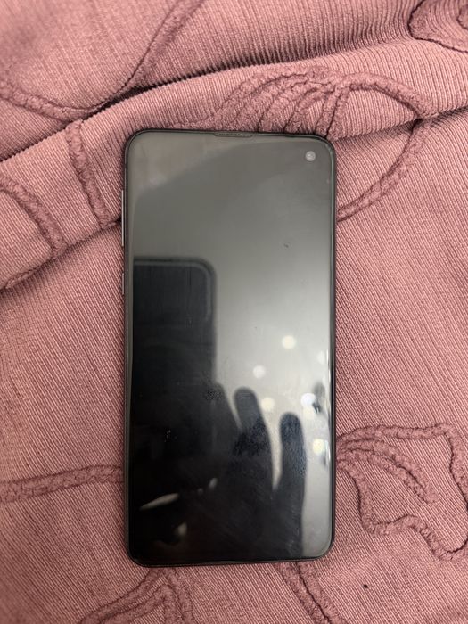 Продается Samsung S10e