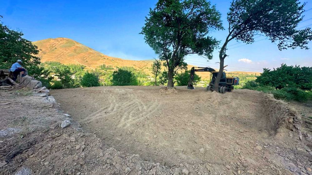 Срочно продается участок в туристической зоне Янгиабада