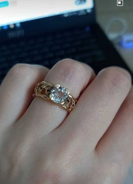 Кольцо р. 19 с горным хрусталём и шпинелями