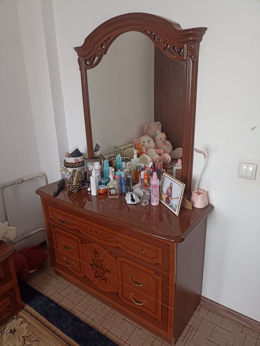 Срочно продаётся спальный гарнитур