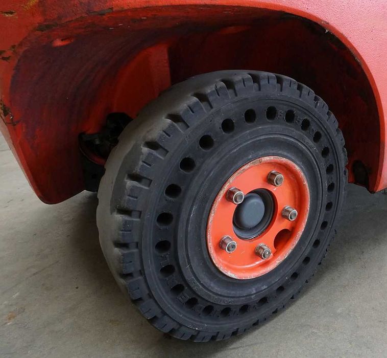 Мотокар Linde H 30 T/393-02 EVO на газ, 3,0 т, 2018, моточасове 8 203 ч.