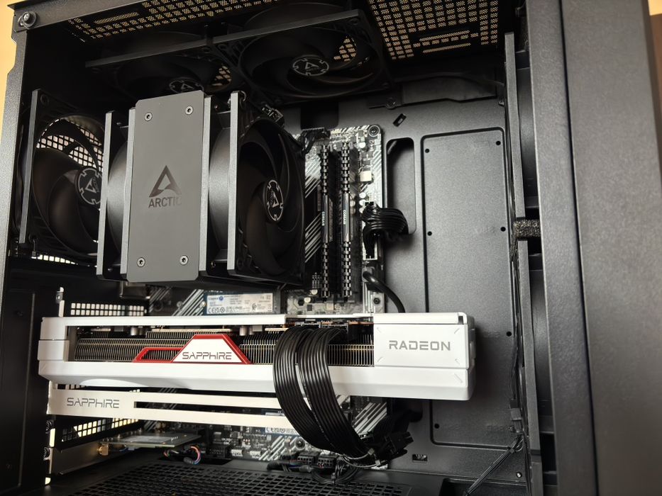 PC Gaming Ryzen 7 5800X 32GB RAM 7800 XT 16GB In Garanție 2 ani