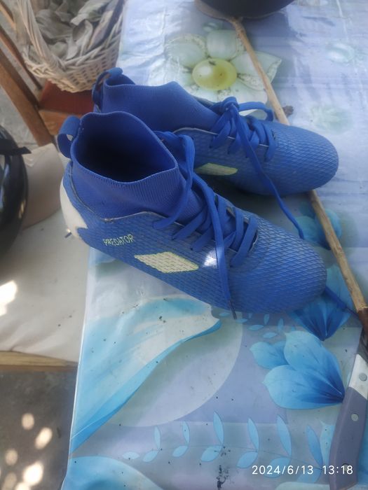 Футбольные бутсы.