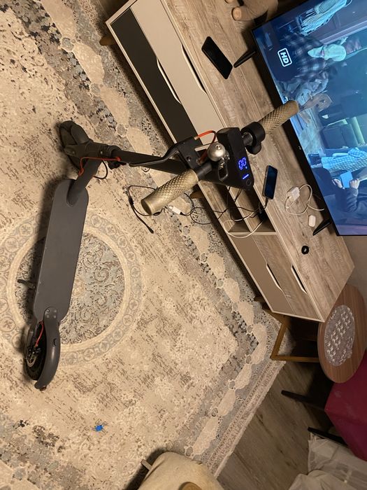 Продам электросамокат Xiaomi M365