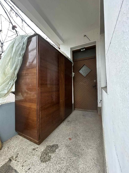 Дървен гардероб!