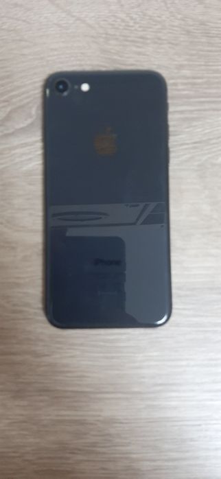 Чёрный Айфон 8..