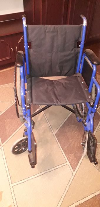 Продаются 2 -е инвалидные коляски. Комнатная и прогулочная