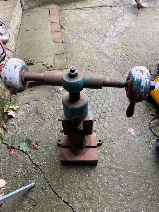 Presă metalică fără matrice