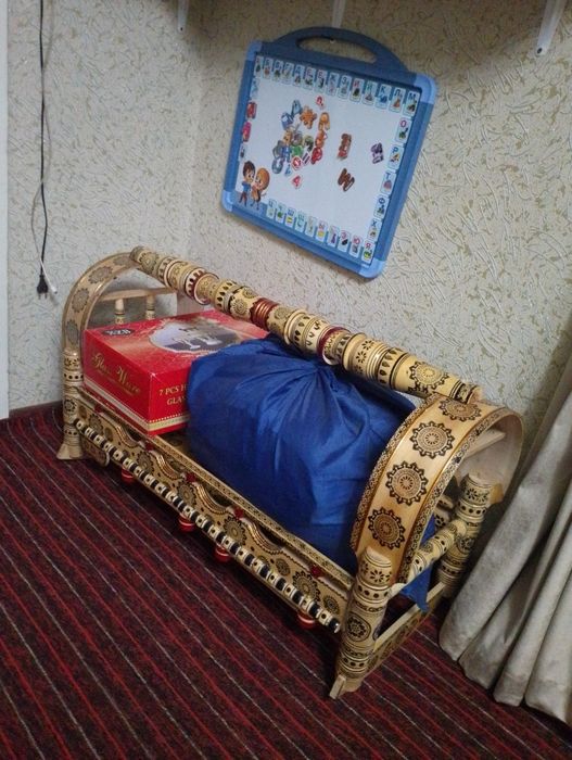 Бешик янги.Хамма нарсаси бор.