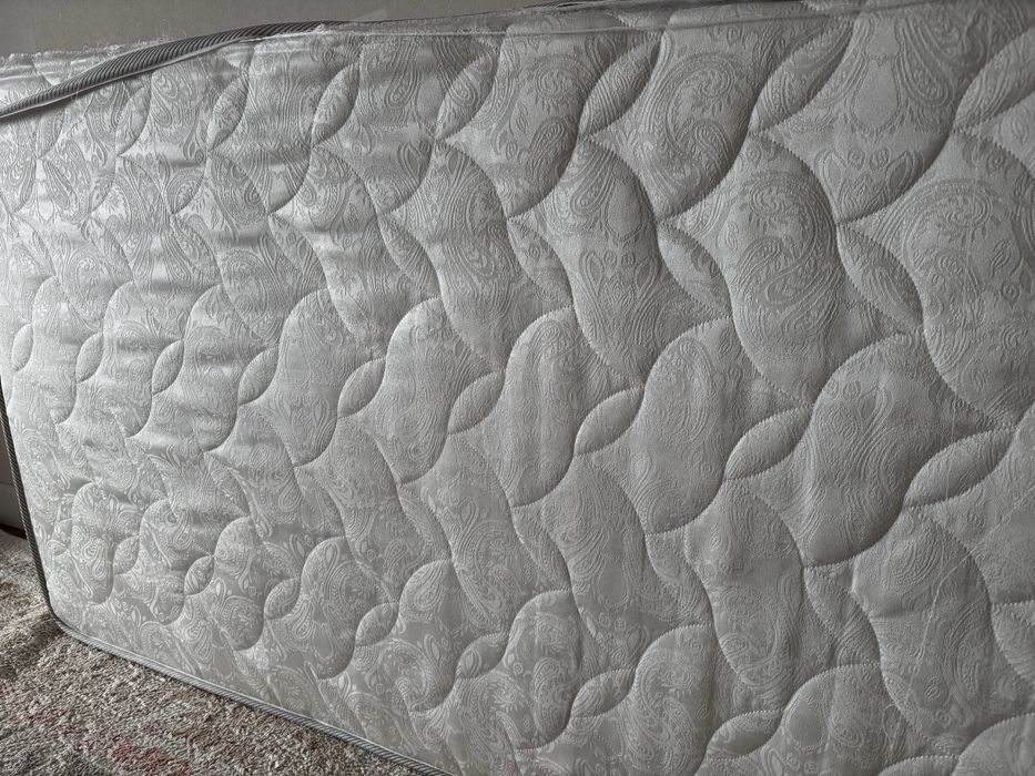 Матрас детский 200*90 см чистый