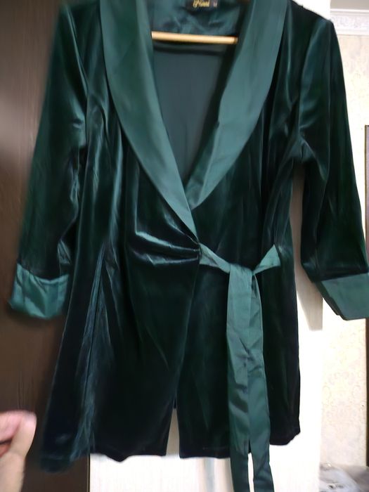 Продается брючный костюм б/у