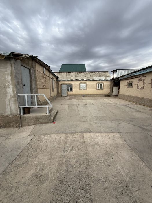 Продаётся дом в кирпичной районе