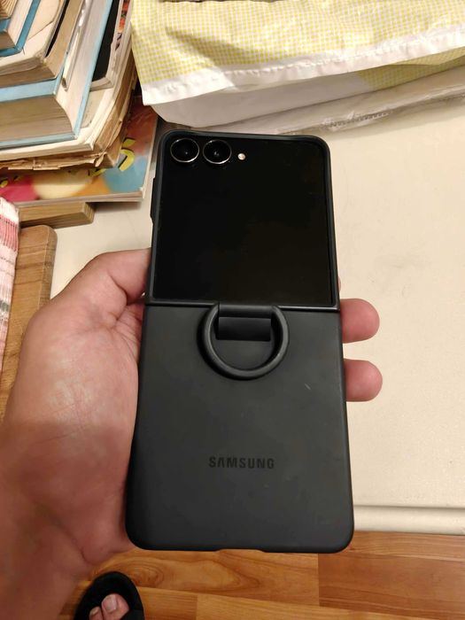 Samsung Galaxy Z Flip7 jetblack