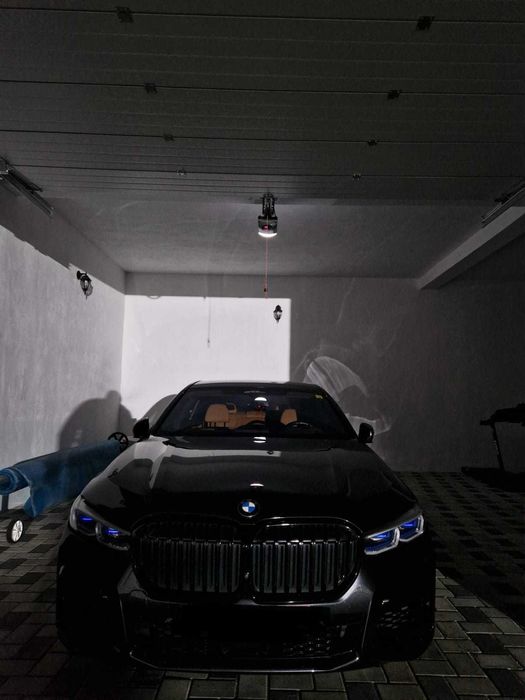 BMW SERIA 7 HIBRID (3 litri benzină+electric)