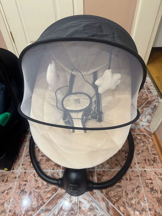 Стол за кола Kinderkraft и ел. люлка Moni