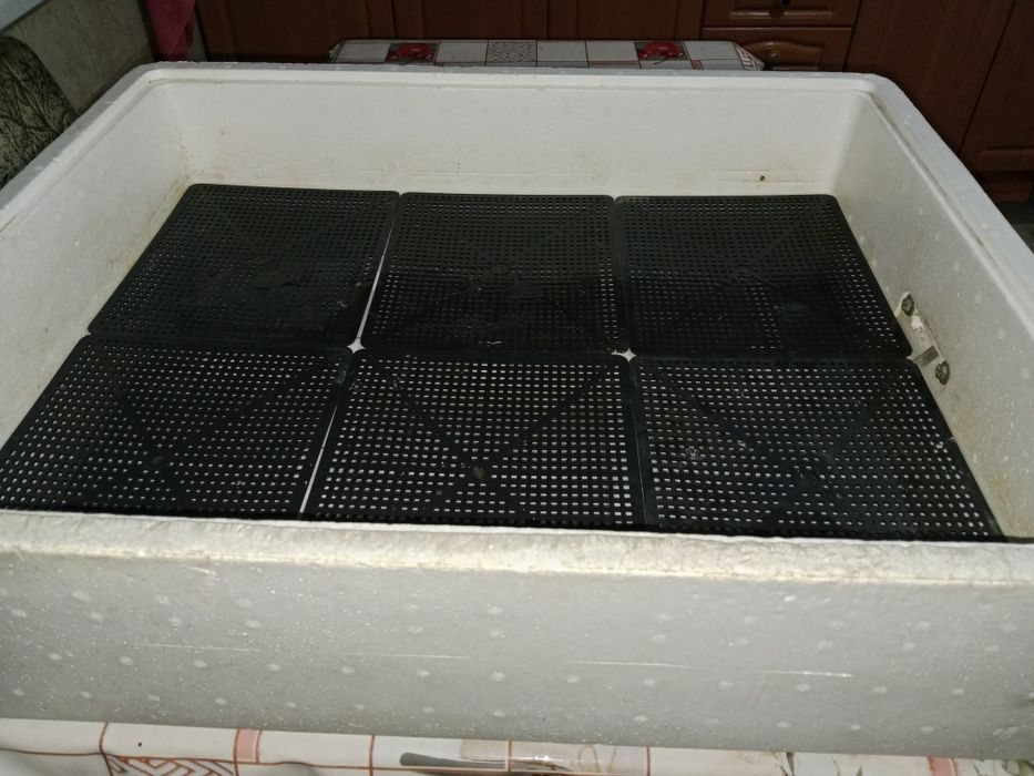 Продам инкубатор Несушка