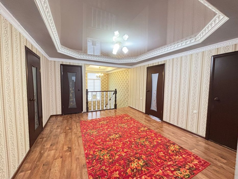 Продается коттедж 6 комн. Центр