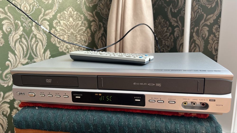 Продам dvd+vcr плеер