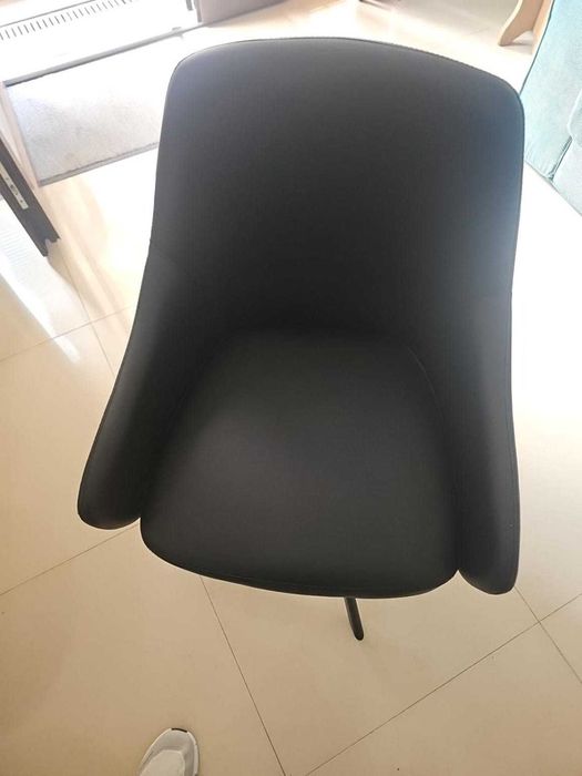 Fotoliu rotativ negru – stare foarte bună