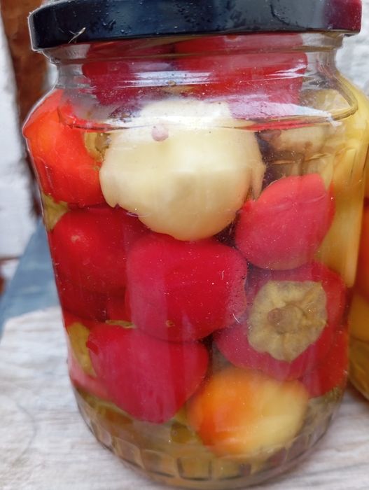 Домашна зимнина-пуешко месо,люти чушки,сладко