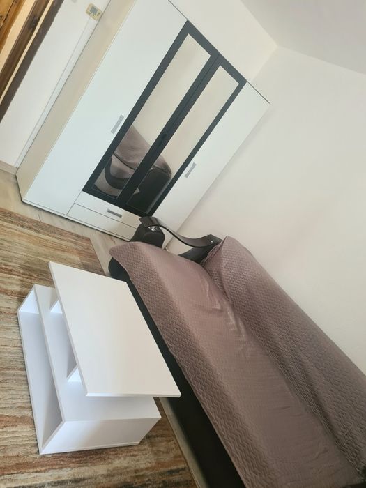 Închiriez garsoniera