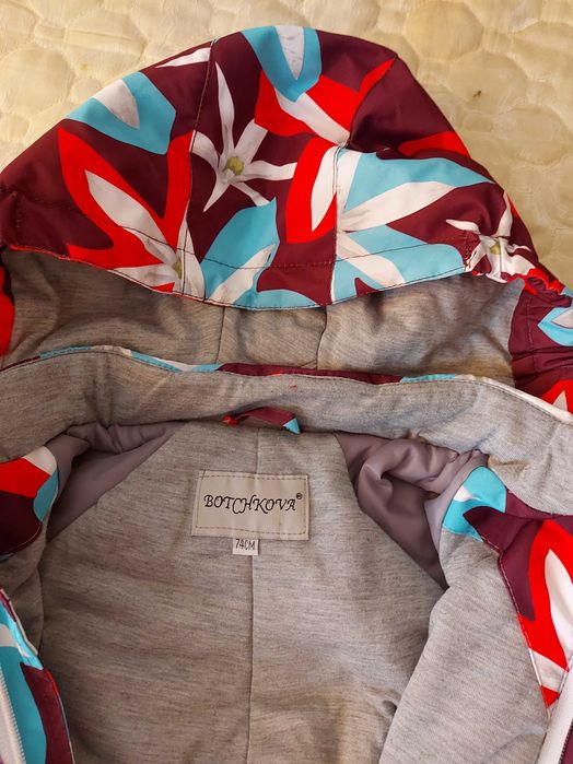 Продам осенний комбинезон для девочки.