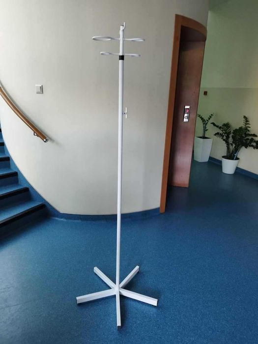 Tibbiyot xodimlari uchun maxsus shtativ