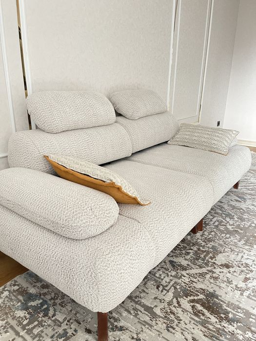 продаю диван (почти новое )