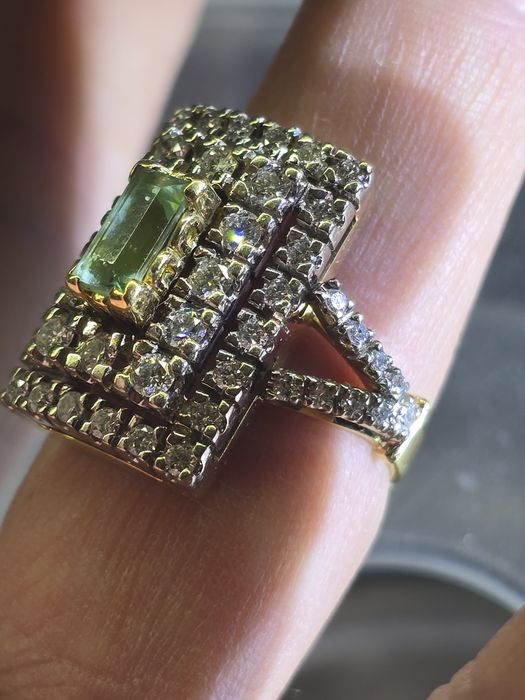 Золотое кольцо с бриллиантами