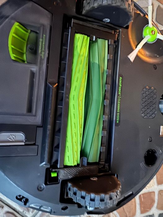 Aspirstor iRobot Roomba seria j7