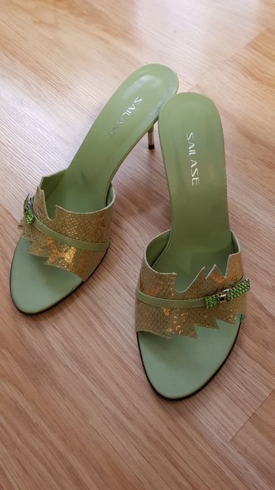 Сланцы, босоножки р.39