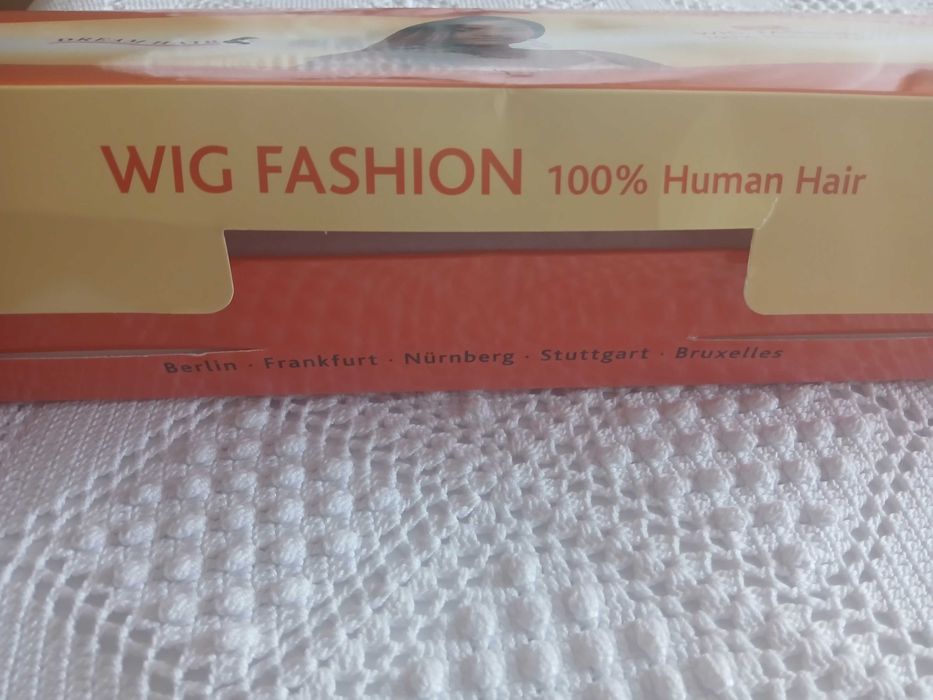 Перука от естествена коса