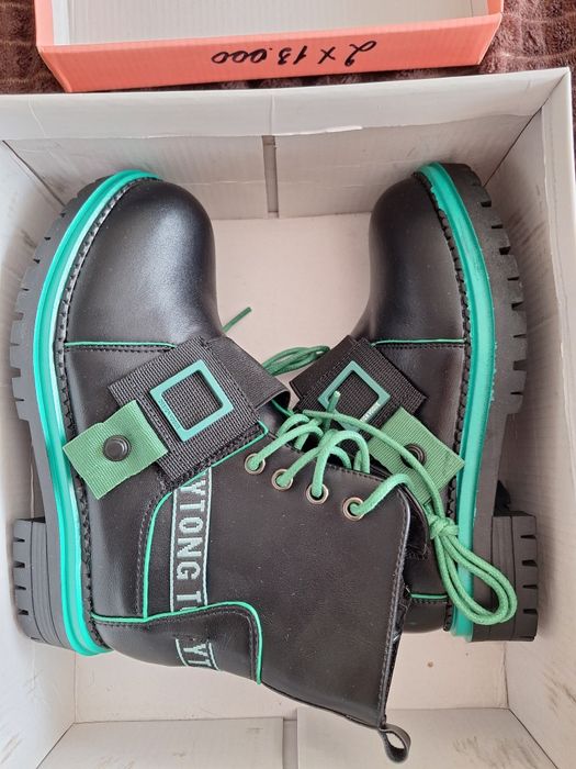 Продаю весенние сапожки