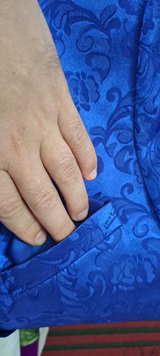 Продам  Муж  костюм  52  размер