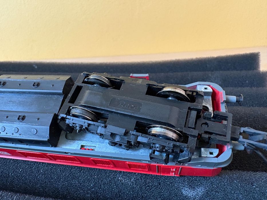 Локомотив Roco BR 218 DB HO 1:87 влак