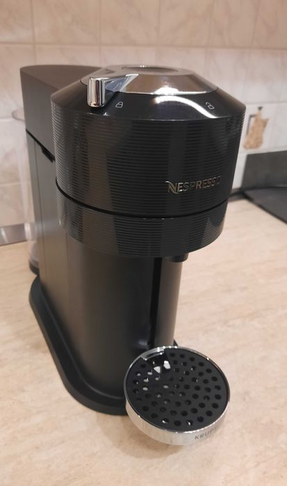 Krups Nespresso Vertuo кафемашина с капсули+подарък часовник