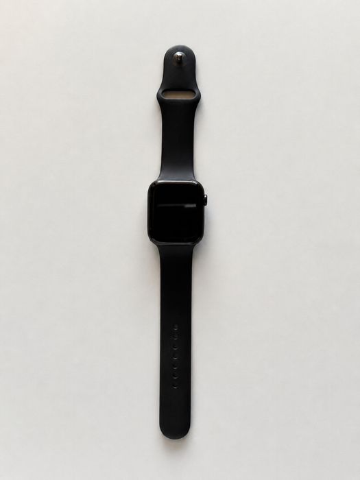 apple watch series 8 45mm. barely used.